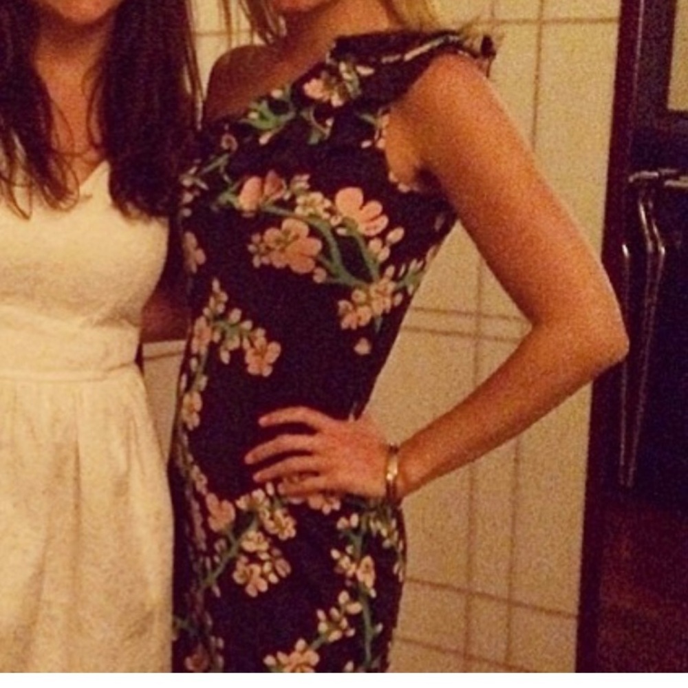 Lilly Pulitzer navy blue old shoulder dress